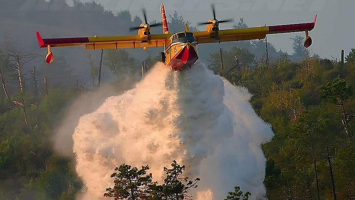Η Ελλάδα έστειλε τέσσερα πυροσβεστικά αεροσκάφη στην Αλβανία για την αντιμετώπιση μεγάλης δασικής πυρκαγιάς