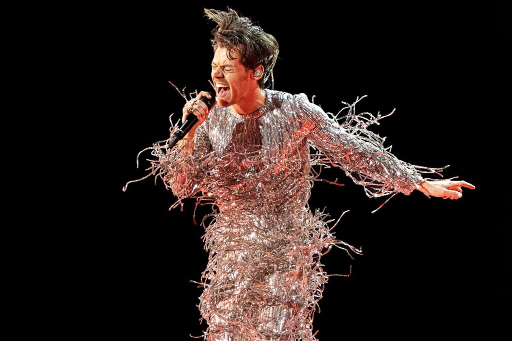 230725065230_harry-styles-performing-13951ca129994fc1aa2e26a14dff05f4