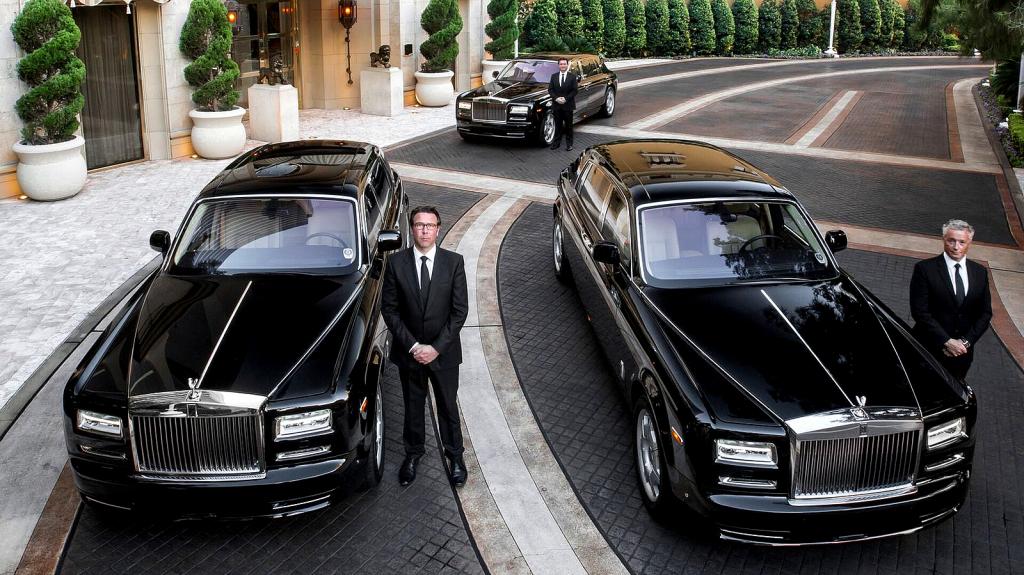 230705155426_rolls-royce-chauffeur-white_glove_program