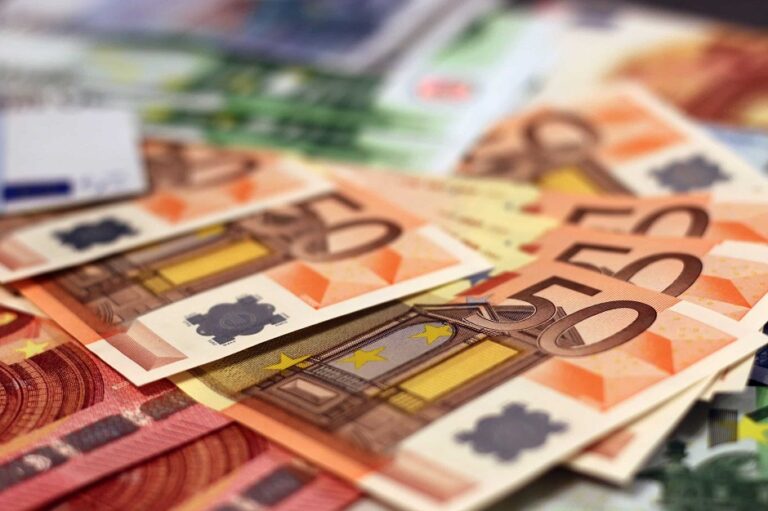 Η Ευρωπαϊκή Κεντρική Τράπεζα (ΕΚΤ) ρωτά τους πολίτες για το σχέδιο των νέων χαρτονομισμάτων του ευρώ