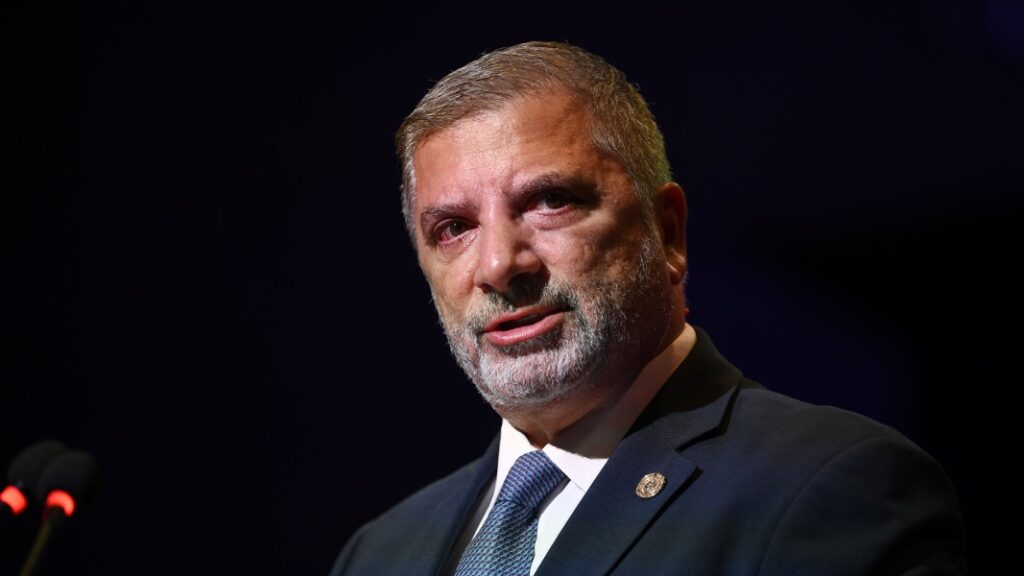 Πολύ κακό για το τίποτα: Το ζεϊμπέκικο και οι φιγούρες του Γιώργου Πατούλη
