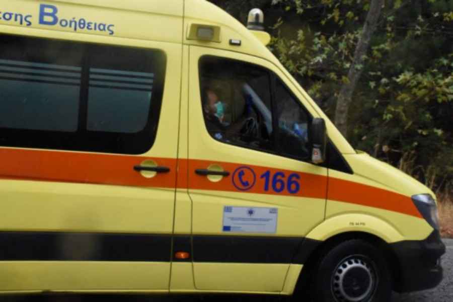 Θεσσαλονίκη: Εκτροπή φορτηγού – Εγκλωβισμένος ο οδηγός