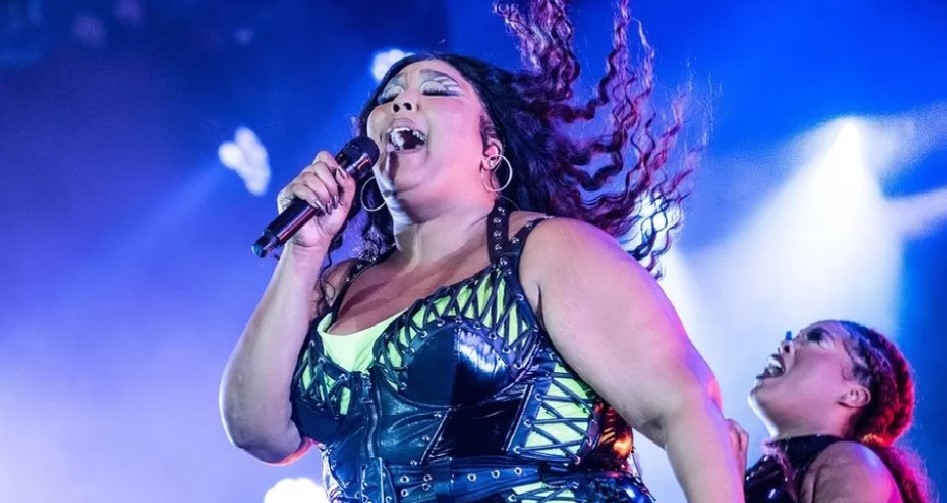 230803173715_lizzo2