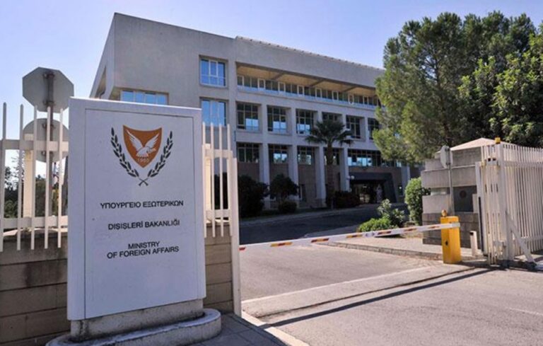 ΥΠΕΞ Κύπρου: Παραβίαση του Διεθνούς Δικαίου η παρουσία Αμερικανού βουλευτή στα κατεχόμενα