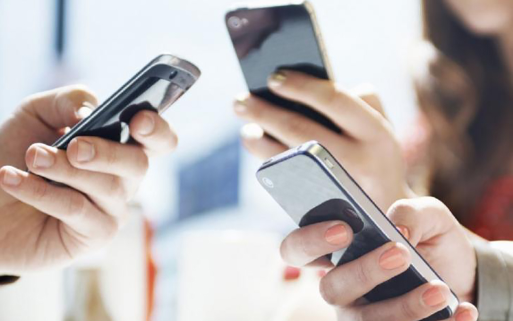 ΑΑΔΕ: Φοροδιαφυγή με πλαστά τιμολόγια 27,5 εκατ. ευρώ σε καταστήματα κινητών