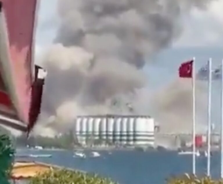 Ισχυρή έκρηξη σε λιμάνι στην Τουρκία - Πληροφορίες για τραυματίες