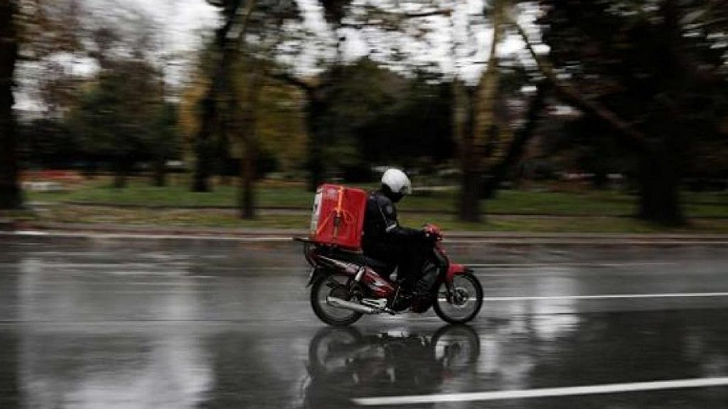 Υπογράφηκε η ΚΥΑ για τα μέτρα προστασίας των διανομέων - Τι δήλωσε ο Χρήστος Σταϊκούρας
