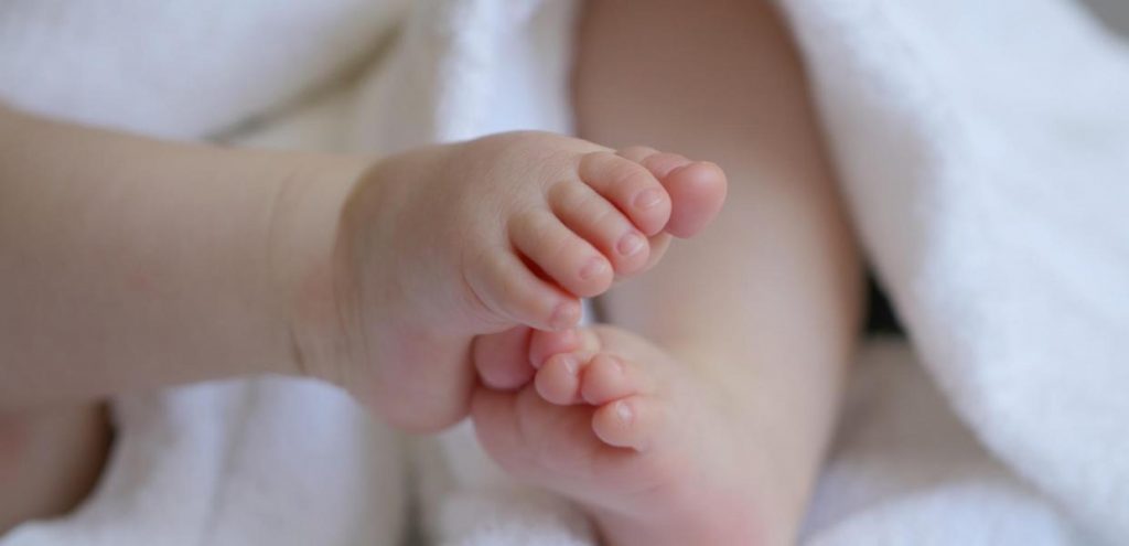 Πως δρούσε το κύκλωμα των παράνομων υιοθεσιών - Οι υπεύθυνοι, οι ρόλοι και οι τιμές για κάθε παιδί