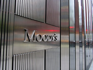 Υποβάθμιση αμερικανικών τραπεζών από το Moody’s
