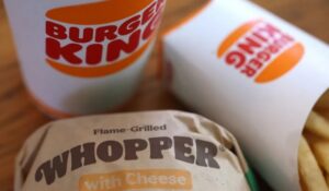 Burger King: Αύξηση πωλήσεων το β' τρίμηνο, αλλά και λιγότεροι πελάτες στα μαγαζιά