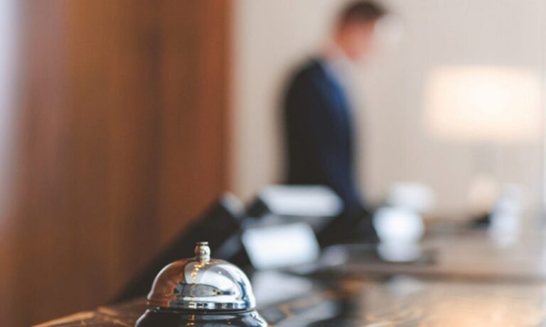 Κέρκυρα: Ξυλοδαρμός ξενοδοχοϋπαλλήλων γιατί… ζήτησαν ρεπό – Τι καταγγέλλει η ΠΟΕΤ