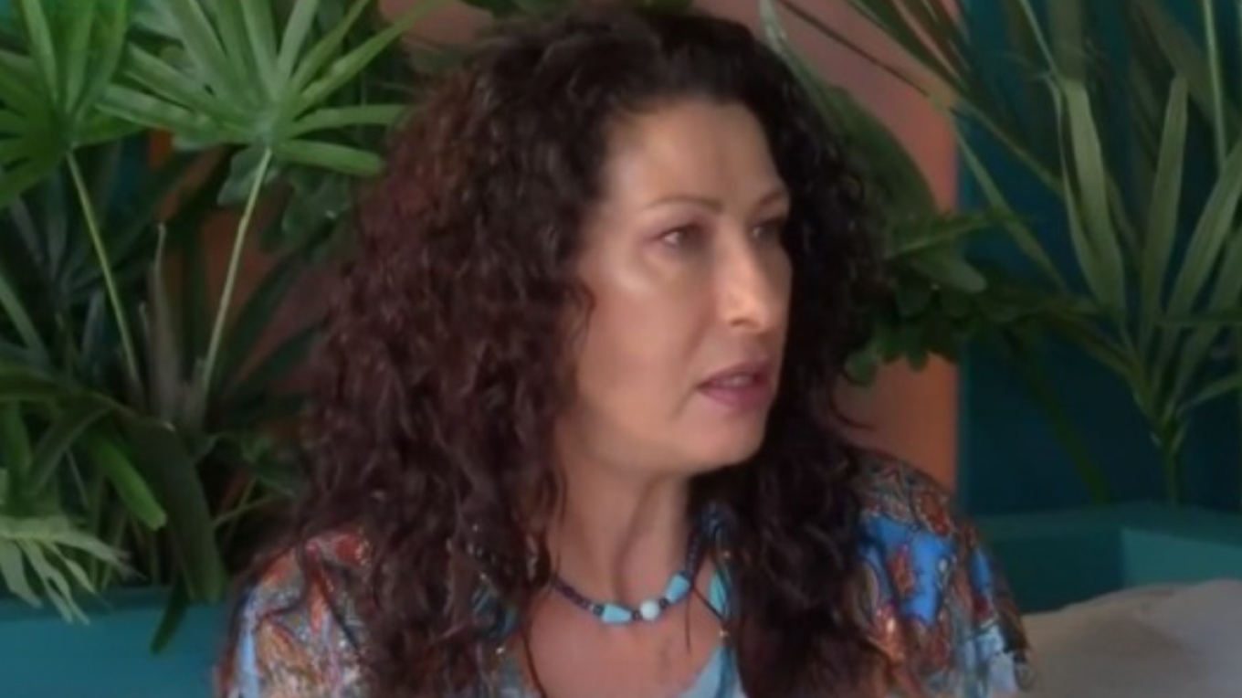 Ντέσσυ Κουβελογιάννη: «Δεν μου κάνουν πρόταση για πάνελ, δεν είμαι από αυτούς που θα ξεκατινιαστούν»