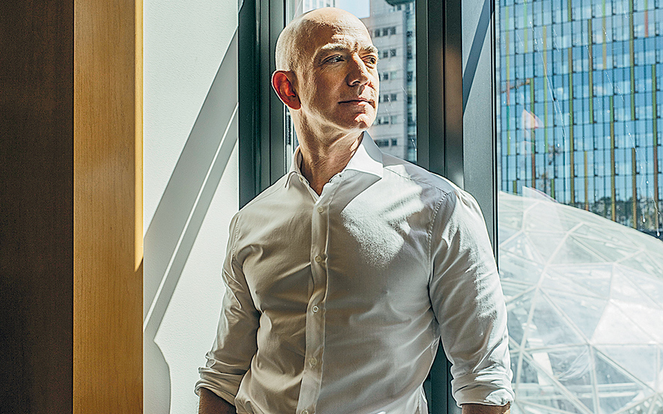 https://radar.gr/article/o-tzef-bezos-kai-i-mnisti-tou-dinoun-100-ekat-gia-tis-foties-sti-chavai