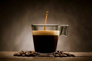 Ο επιχειρηματίας της χρονιάς: Έκπτωση στον καφέ για όσους φέρνουν φλιτζάνι, κουταλάκι και ζάχαρη από το σπίτι τους