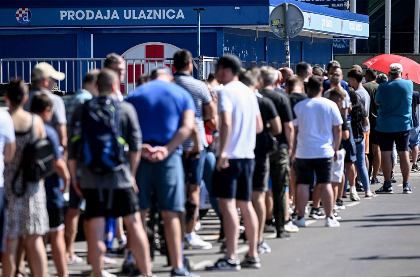 Ντιναμό Ζάγκρεμπ: Ουρές στα εκδοτήρια για ένα εισιτήριο με την ΑΕΚ - Έφτασε στην Κροατία ο Δικέφαλος