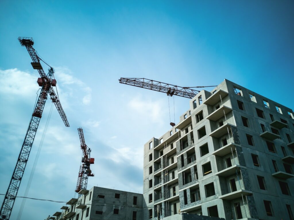 Οικοδομή: Νέες ανατιμήσεις 5,6% στα οικοδομικά υλικά τον Αύγουστο