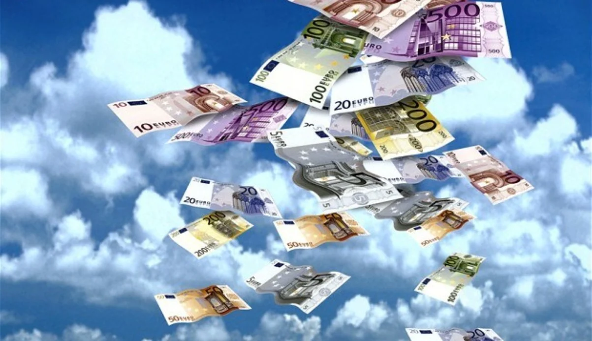 Τα ΑΤΜ σε τράπεζα της Ιρλανδίας “τρελάθηκαν” και μοίραζαν δωρεάν χρήματα (βίντεο)