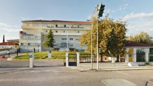Μεσολόγγι: Ρομά έσπασαν αυτοκίνητα και χτύπησαν τον φύλακα στο νοσοκομείο