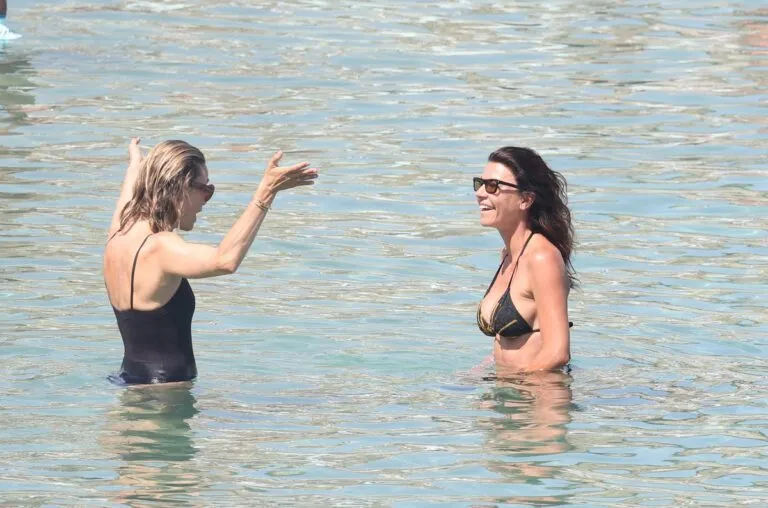 Μαρίνα Βερνίκου – Βίκυ Καγιά: Διακοπές στη Μύκονο