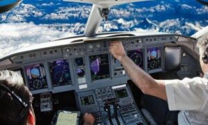 Τραγικό συμβάν στον αέρα: Πιλότος απεβίωσε στην τουαλέτα αεροπλάνου