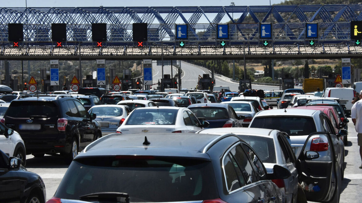 Μια μικρή «ανάσα» θα πάρει ένα μεγάλο ποσοστό των οδηγών που έχουν εγκλωβιστεί στην Αθηνών-Κορίνθου, εξαιτίας της φωτιάς στο βυτιοφόρο.