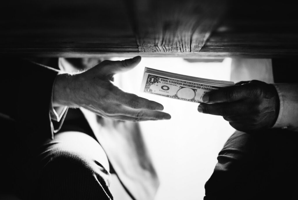 Υπάρχει μεσάζοντας στα εξοπλιστικά; Οι φήμες για επώνυμο Έλληνα επιχειρηματία, που εμπλέκεται μεταξύ Γάλλων και υψηλόβαθμων κυβερνητικών αξιωματούχων- Από τα Rafale και τις φρεγάτες, τώρα και στις κορβέτες! Πώς άραγε ξεπλένονται οι «μίζες»; Με …παραγγελίες και συμμετοχή (πόντους;) στις αυξήσεις κεφαλαίου;