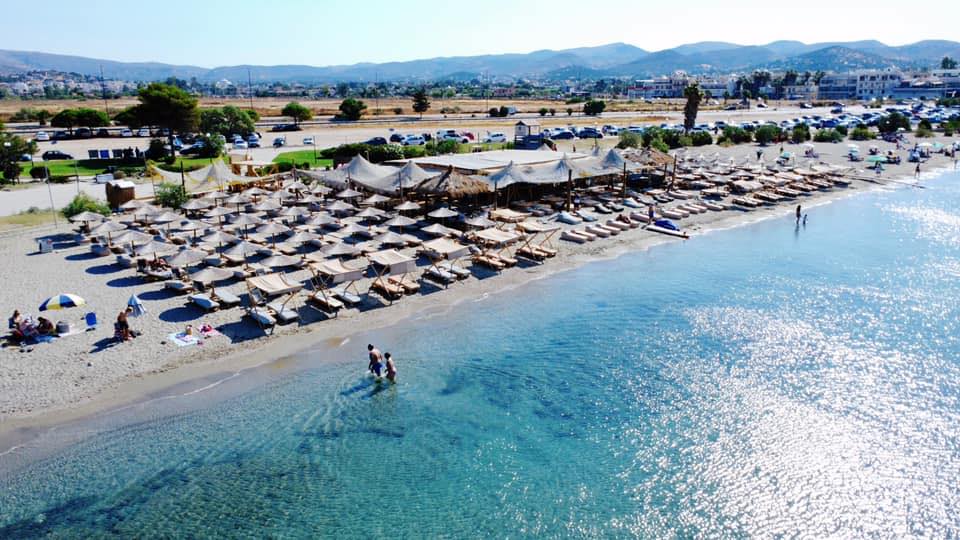 Παρανομούσαν 8 στις 10 επιχειρήσεις που ελέγχθηκαν για ξαπλώστρες σε παραλίες της Αν. Αττικής