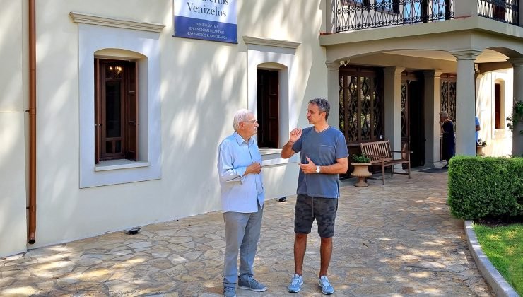 Η επίσκεψη του Μητσοτάκη και της κόρης του στο μουσείο Βενιζέλου στη Χαλέπα - Η αφιέρωση του πρωθυπουργού στο βιβλίο επισκεπτών