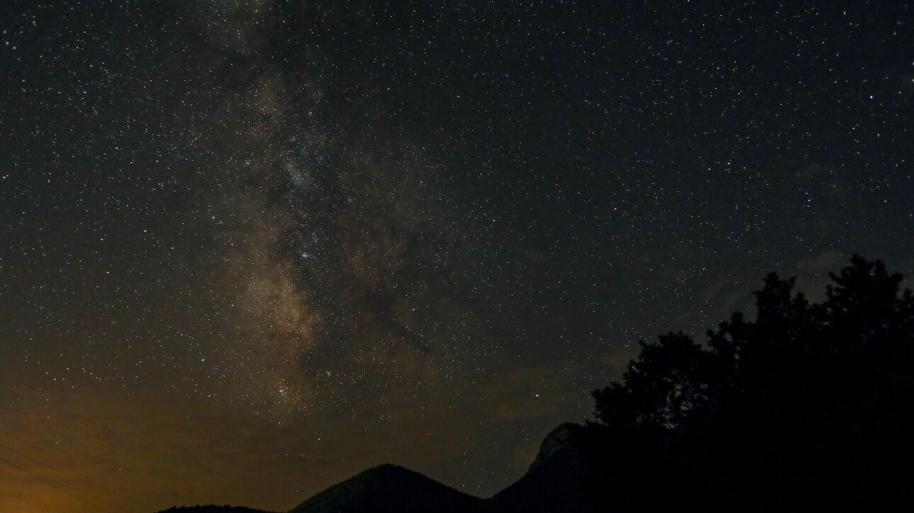 Αστρική ομορφιά στη λίμνη Δόξα - Μαγευτικές εικόνες του γαλαξία που σαγηνεύουν