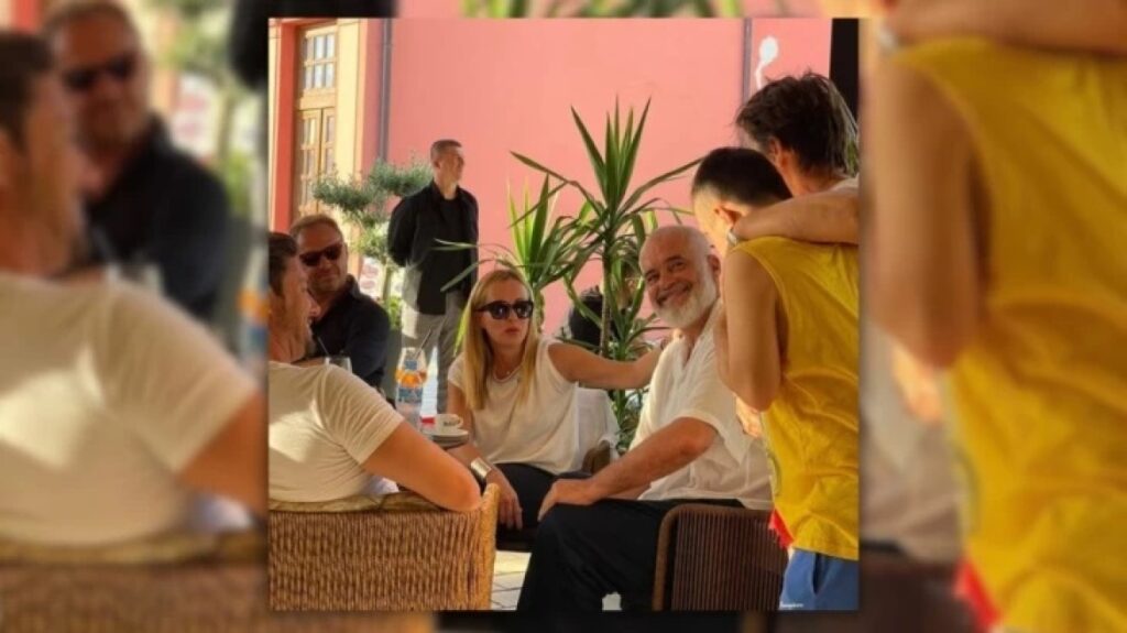 Η Μελόνι κάνει διακοπές στην Αλβανία και έστειλε τον πρέσβη να πληρώσει λογαριασμό Ιταλών τζαμπατζήδων