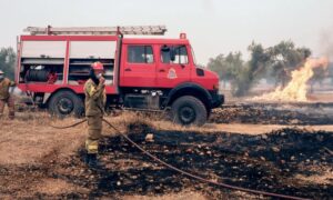Φωτιά στην Καβάλα: Τραυματίστηκαν πυροσβέστες στην επιχείρηση κατάσβεσης
