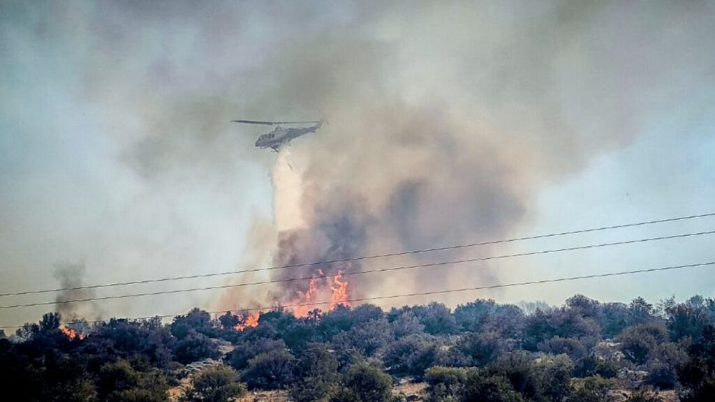 Φωτιά στη Βοιωτία: Μήνυμα του 112 για εκκένωση 9 οικισμών προς Κυριάκι