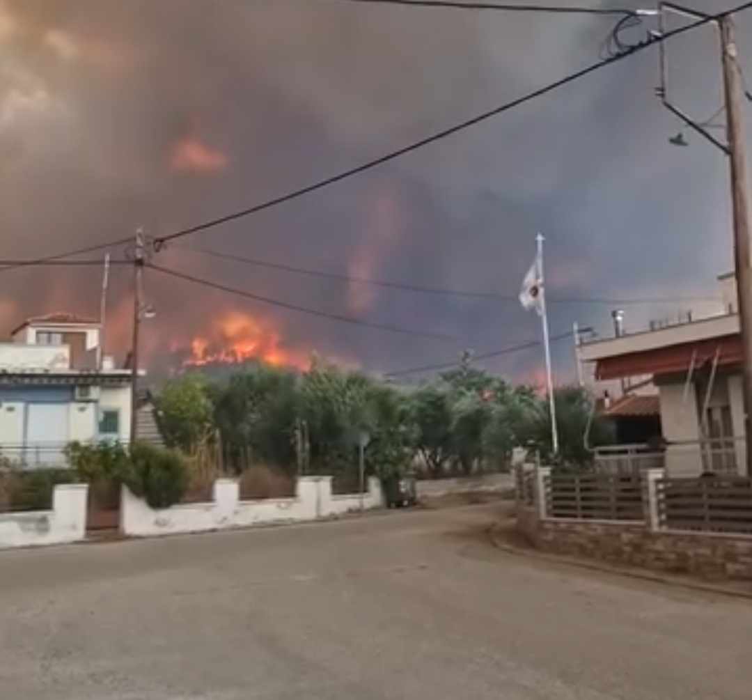 Φωτιά στη Ροδόπη: “Βροχή” τα μηνύματα του 112 που προειδοποιούν τους πολίτες να είναι έτοιμοι για εκκένωση