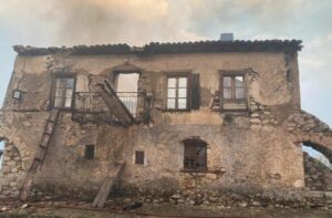 Υπουργείο Πολιτισμού για τη φωτιά στη Μονή Οσίου Λουκά: Ζημιές στον περιβάλλοντα χώρο και σε εγκαταλελειμμένο κελί