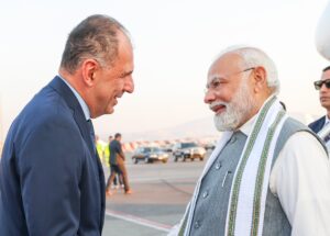 Έφτασε στην Ελλάδα ο Ινδός πρωθυπουργός Ναρέντρα Μόντι -Σε λίγο η συνάντηση με τον Μητσοτάκη