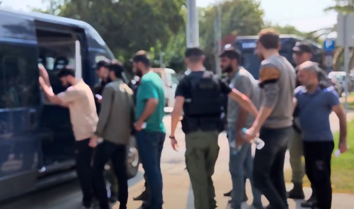 Έβρος: Στην εισαγγελία οι 13 μετανάστες που κατηγορούνται για απόπειρα εμπρησμού – Πήραν προθεσμία οι 8