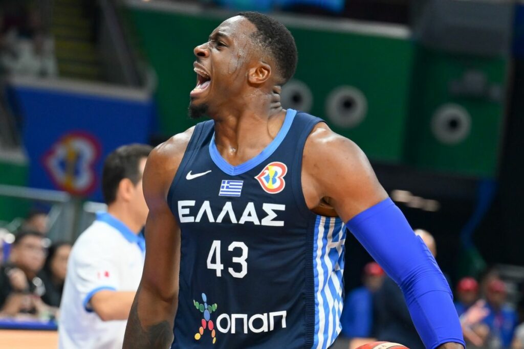 230826135700_antetokounmpo3