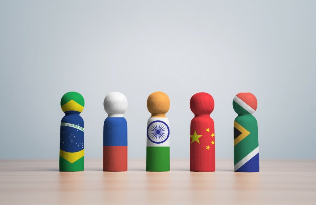 Οι BRICS αυξάνονται, οργανώνονται και απειλούν ευθέως τις συναλλαγές πετρελαίου-δολαρίου