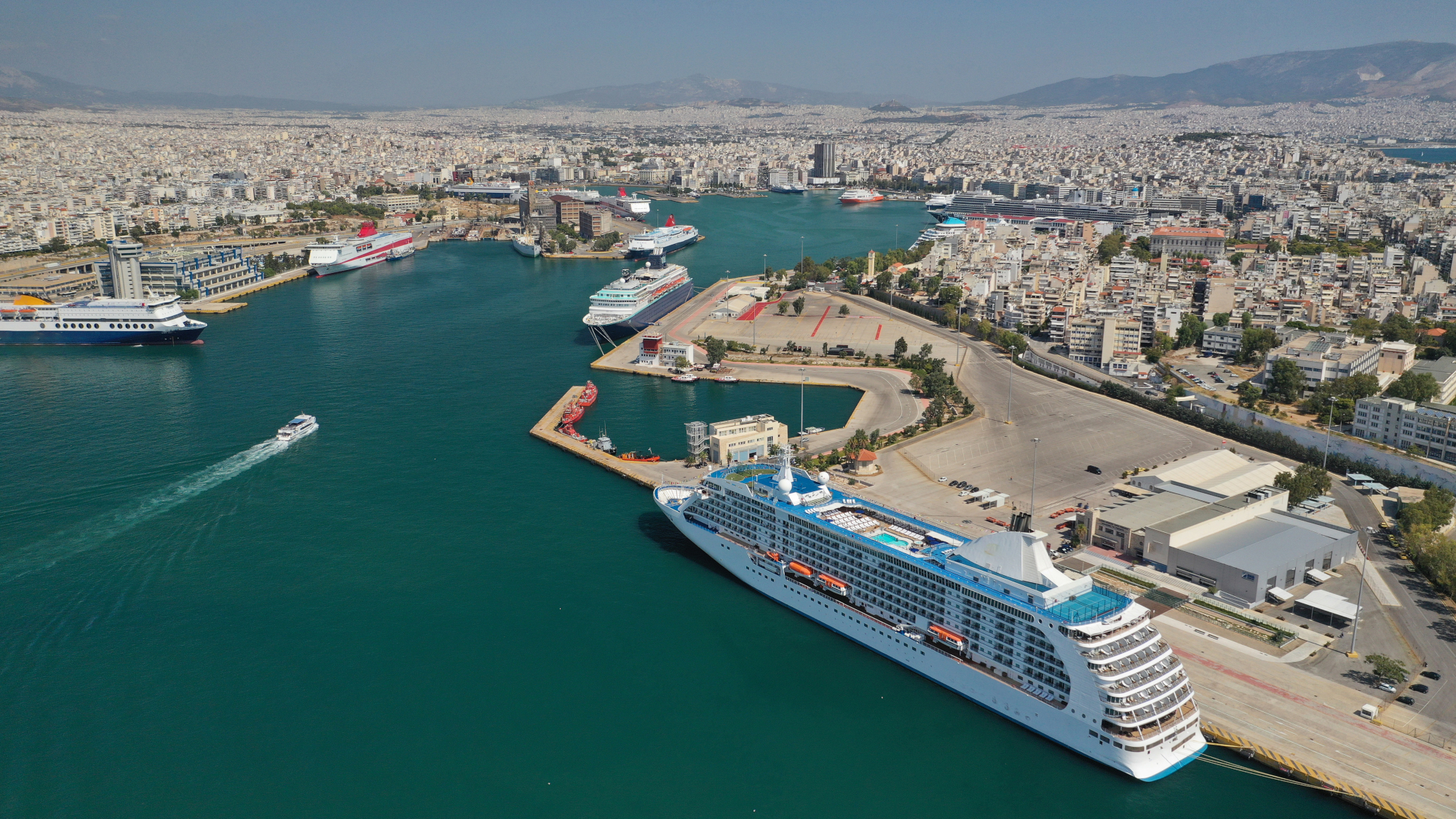 Το λιμάνι του Πειραιά η ελληνική πύλη εισόδου της Ινδίας στην ΕΕ