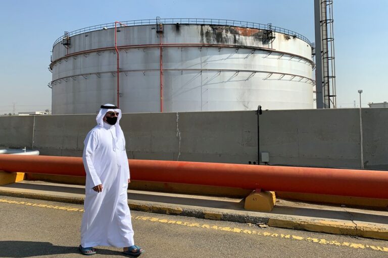 Σαουδική Αραβία: Μειώνει τις εξαγωγές πετρελαίου κατά 1 εκατομμύριο βαρέλια έως τον Οκτώβριο