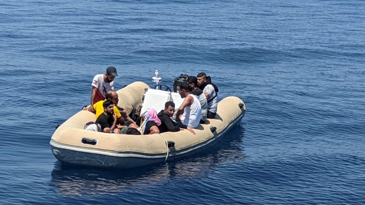 Ρόδος: Το Λιμενικό εντόπισε και διέσωσε 12 μετανάστες σε ακυβέρνητη λέμβο