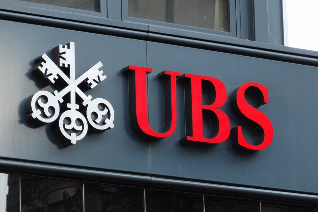 UBS: Κέρδη - έκπληξη 1,4 δισ. δολ. - Η προειδοποίηση για τις αμερικανικές εκλογές