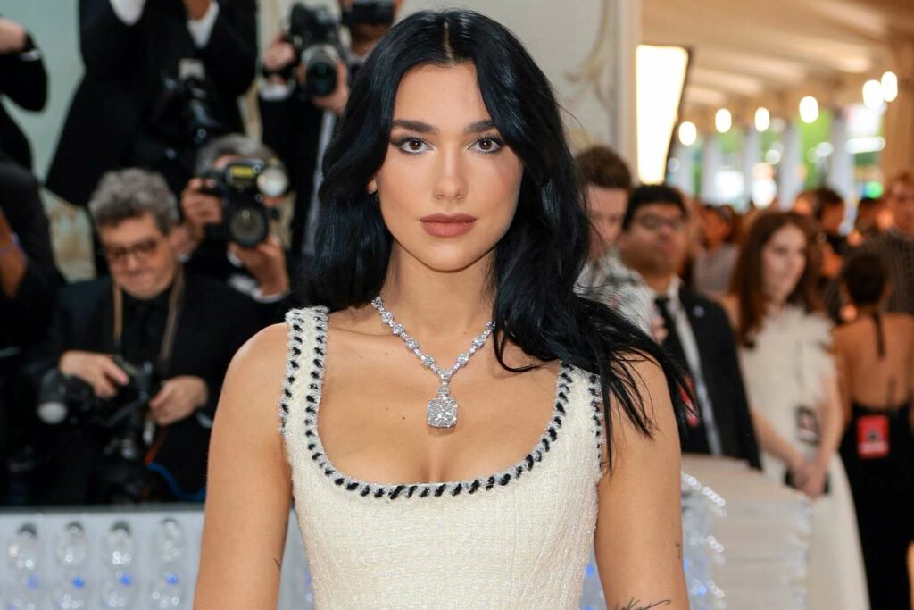 230823183423_dua-lipa-met-gala-050123-c35b6fda36534018b6c63219e86c33af