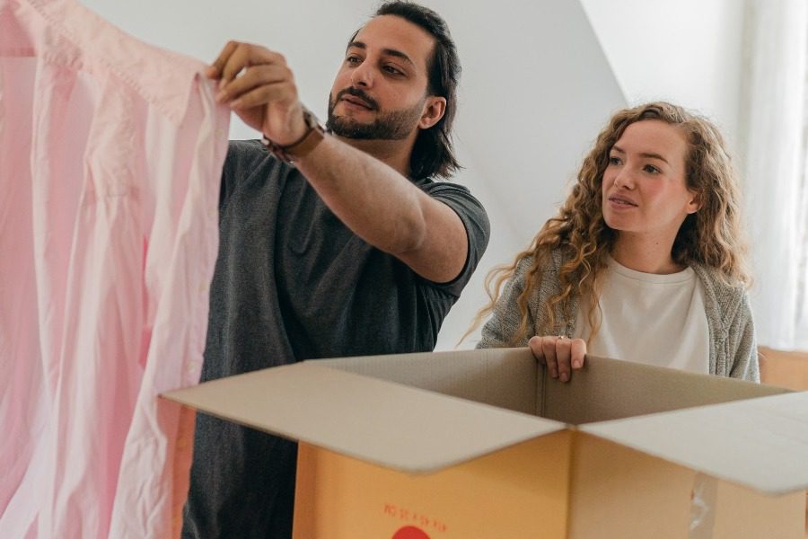 Σε ποια ηλικία φεύγουν οι Ευρωπαίοι από το πατρικό τους – Ο μέσος όρος των Ελλήνων