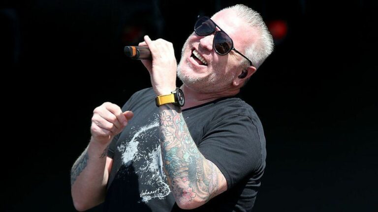 Νεκρός ο πρώην τραγουδιστής των Smash Mouth, Steve Harwell