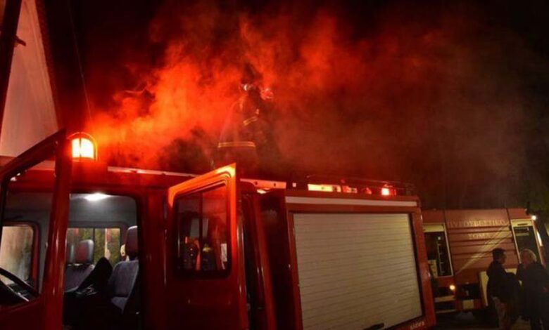 Στις φλόγες εργοστάσιο κατασκευής πάνελ στον Ασπρόπυργο