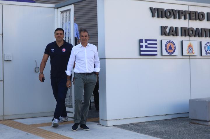 Στο υπουργείο Κλιματικής Κρίσης και Πολιτικής Προστασίας βρέθηκε το απόγευμα της Τρίτης ο Κυριάκος Μητσοτάκης ο οποίος ενημερώθηκε για τις ενέργειες που γίνονται προκειμένου να αντιμετωπιστεί η κακοκαιρία «Daniel».