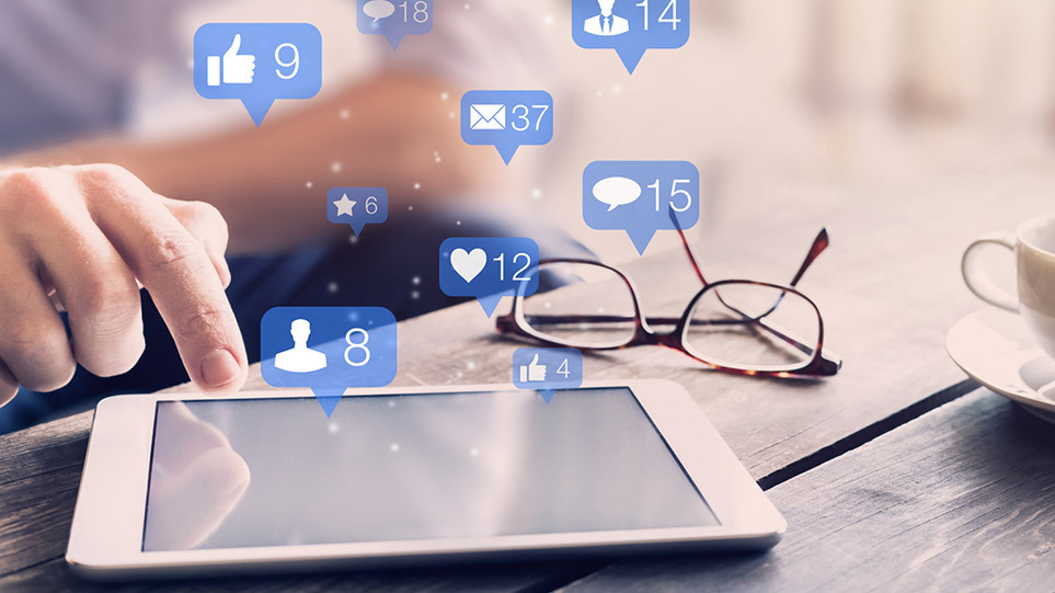 Καθημερινά με τα social media ασχολούνται οι Έλληνες