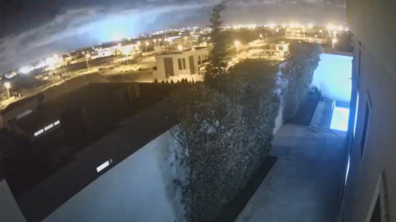 Σεισμός στο Μαρόκο: Βίντεο με μυστηριώδες φως στον ουρανό πριν τη δόνηση