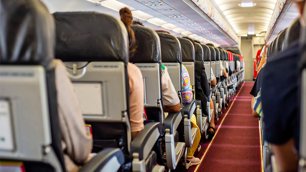 Πτήση χωρίς ρούχα: Η αεροπορική εταιρεία που επιδιώκει να φέρει επανάσταση στις ταξιδιωτικές εμπειρίες